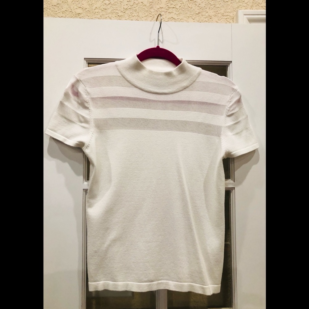Lightweight turtleneck sweater